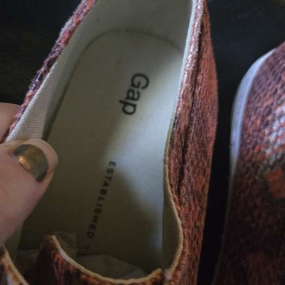 GAP faux snakeskin oxford sneakers sz7.5 NWT - Picture 4 of 7